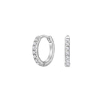 Diese kleinen Damen-Huggie-Creolen aus 925 Sterling Silber, wahlweise rhodiniert, gelb- oder rosévergoldet und mit pavégefassten Zirkonia besetzt, sind ideal für stilbewusste Frauen, die bequemen Everyday-Glamour suchen.