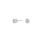 Diese kleinen Damen-Ohrstecker aus 925 Sterling Silber, wahlweise rhodiniert, gelbvergoldet oder rosévergoldet, mit rund gefasstem Zirkonia-Stein sind ideale Basics für stilbewusste Frauen im Alltag und zu besonderen Anlässen.