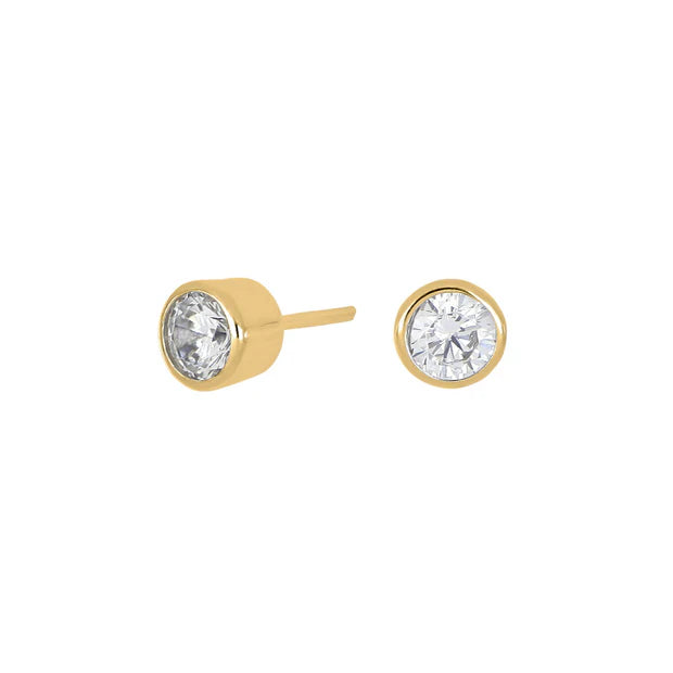 Diese kleinen Damen-Ohrstecker aus 925 Sterling Silber, wahlweise rhodiniert, gelbvergoldet oder rosévergoldet, mit rund gefasstem Zirkonia-Stein sind ideale Basics für stilbewusste Frauen im Alltag und zu besonderen Anlässen.