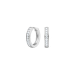 Das Bild zeigt klassische Damen-Creolen aus 925 Sterling Silber mit einer Reihe klarer Zirkonia-Steine und praktischem Klappverschluss, ideal für stilbewusste Frauen im Alltag und zu besonderen Anlässen.