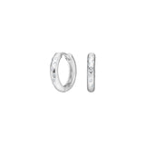 Das Bild zeigt zarte Damen-Creolen aus 925 Sterling Silber mit glatt polierter Oberfläche und eingestreuten Zirkonia-Steinen, die besonders für stilbewusste Frauen im Alltag und zu besonderen Anlässen geeignet sind.