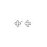 SigneNor Ohrstecker aus 925 Sterling Silber mit funkelndem Kleeblatt-Design und kubischem Zirkonia.
