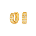 Das Bild zeigt zarte Damen-Creolen aus 925 Sterling Silber mit glatt polierter Oberfläche und eingestreuten Zirkonia-Steinen, die besonders für stilbewusste Frauen im Alltag und zu besonderen Anlässen geeignet sind.