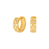 Das Bild zeigt zarte Damen-Creolen aus 925 Sterling Silber mit glatt polierter Oberfläche und eingestreuten Zirkonia-Steinen, die besonders für stilbewusste Frauen im Alltag und zu besonderen Anlässen geeignet sind.