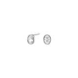 Elegante Damen-Ohrstecker aus 925 Sterling Silber, wahlweise vergoldet, mit oval gefasstem Zirkonia, die durch ihr zeitloses Design ideal für Alltag und besondere Anlässe sind.