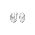 Diese eleganten Damen-Creolen aus 925 Sterling Silber, wahlweise vergoldet, mit matt geschwungener Oberfläche und unregelmäßig gesetzten Zirkonia-Steinen sind ideal für stilbewusste Frauen im Alltag und zu besonderen Anlässen.