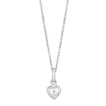Dieses Produktbild zeigt eine zarte Kinderhalskette aus 925 Sterling Silber mit einem kleinen, glänzenden Herzanhänger, der speziell für Mädchen entworfen wurde.