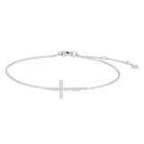 Dieses feine Damenarmband aus 925 Sterling Silber, wahlweise vergoldet oder in Silber, zeigt ein seitliches Kreuz mit Zirkonia-Besatz und richtet sich an stilbewusste Frauen.