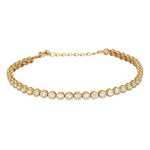 Dieses elegante Damen-Tennisarmband aus 925 Sterling Silber, wahlweise vergoldet, mit rundum gefassten klaren Zirkonia-Steinen und verstellbarer Länge ist ideal für stilbewusste Frauen.