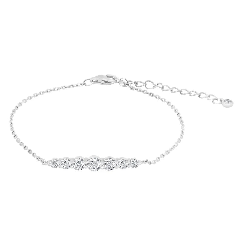 Dieses feine Damenarmband aus 925 Sterling Silber, wahlweise vergoldet oder in Silber, mit verstellbarer Kette und einer Reihe funkelnder Zirkonia-Steine eignet sich ideal für stilbewusste Frauen.