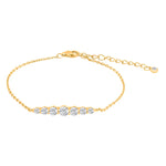 Dieses feine Damenarmband aus 925 Sterling Silber, wahlweise vergoldet oder in Silber, mit verstellbarer Kette und einer Reihe funkelnder Zirkonia-Steine eignet sich ideal für stilbewusste Frauen.