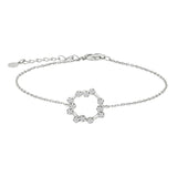 Das Bild zeigt ein zartes Damenarmband aus 925 Sterling Silber mit offenem Kreis-Anhänger aus kleinen Zirkonia-Kugeln und verstellbarer Kette, ideal für stilbewusste Frauen im Alltag und zu besonderen Anlässen.