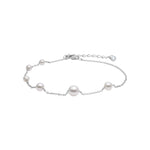 Filigranes Damenarmband aus 925 Sterling Silber mit feiner Kette, mehreren weißen Süßwasserperlen und kleinem Zirkonia-Anhänger, ideal für stilbewusste Frauen.