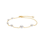 Filigranes Damenarmband aus 925 Sterling Silber mit feiner Kette, mehreren weißen Süßwasserperlen und kleinem Zirkonia-Anhänger, ideal für stilbewusste Frauen.