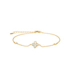 SigneNor Armband aus 925 Silber 18 Karat vergoldet mit funkelndem Kleeblatt-Element und Zirkonia.