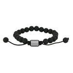 Das Bild zeigt ein Herrenarmband aus matten schwarzen Achatperlen mit verstellbarem schwarzem Textilband und Edelstahl-Element, das für modebewusste Männer im Alltag und zu besonderen Anlässen designt ist.