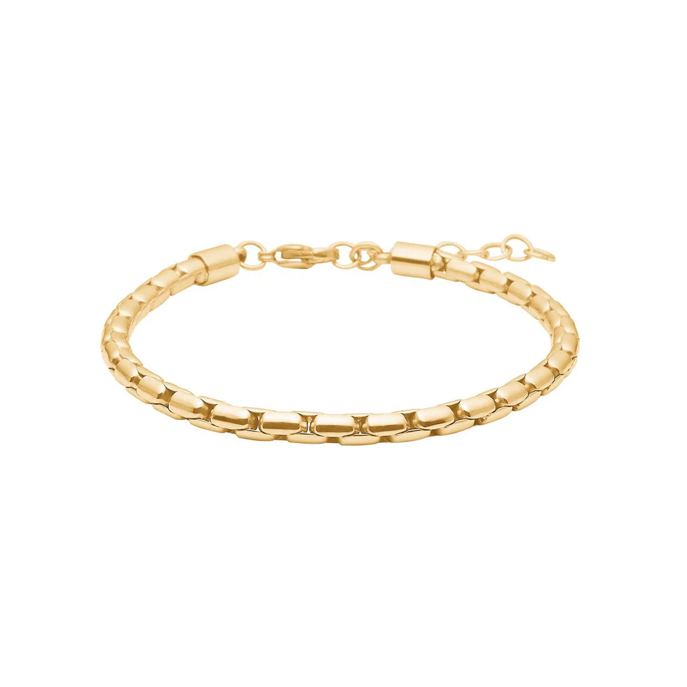 Vergoldetes Herrenarmband aus 18K IPG-Edelstahl mit 4mm Gliederkette und Verlängerungskette, filigranes Goldarmband vor weißem Hintergrund.