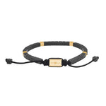 Das Bild zeigt ein ultraflaches Unisex-Armband aus schwarzen Achatplättchen mit silbernen oder goldfarbenen Edelstahlelementen und verstellbarem Textilband für stilbewusste Damen und Herren.