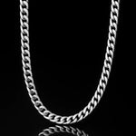 Herren-Edelstahlkette, Panzerkette, Studioaufnahme auf spiegelndem schwarzen Untergrund (Low-Key), polierte Glieder, detailreiches Produktfoto.