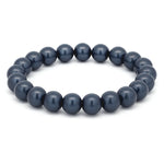 Elastisches Armband aus runden, glänzenden dunkelgrauen Perlen auf weißem Hintergrund.