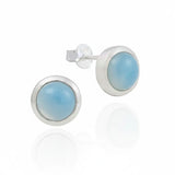 Elegante Damenohrstecker aus 925er Sterlingsilber mit rundem blauer Calcedon Edelstein.
