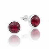 Elegante Damenohrstecker aus 925er Sterlingsilber mit rundem Granat Edelstein.