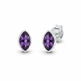 Elegante Damenohrstecker aus 925er Sterlingsilber mit ovalem Amethyst Edelstein.