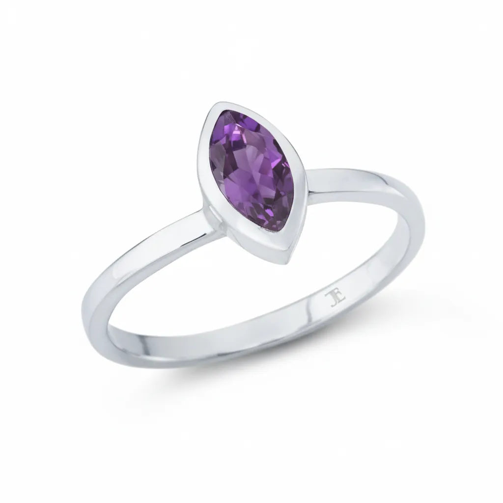 Damenring aus 925er Sterlingsilber mit Amethyst