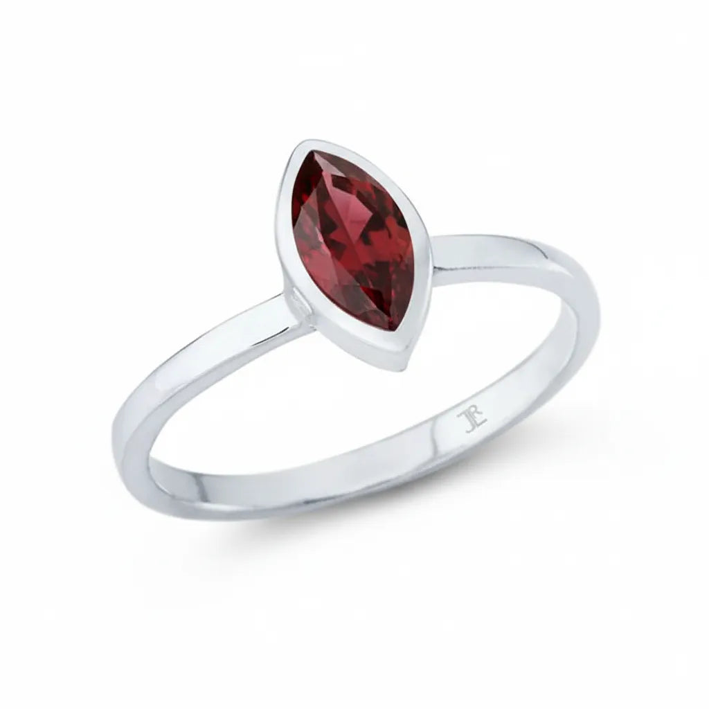 Damenring aus 925er Sterlingsilber mit rotem Granatstein