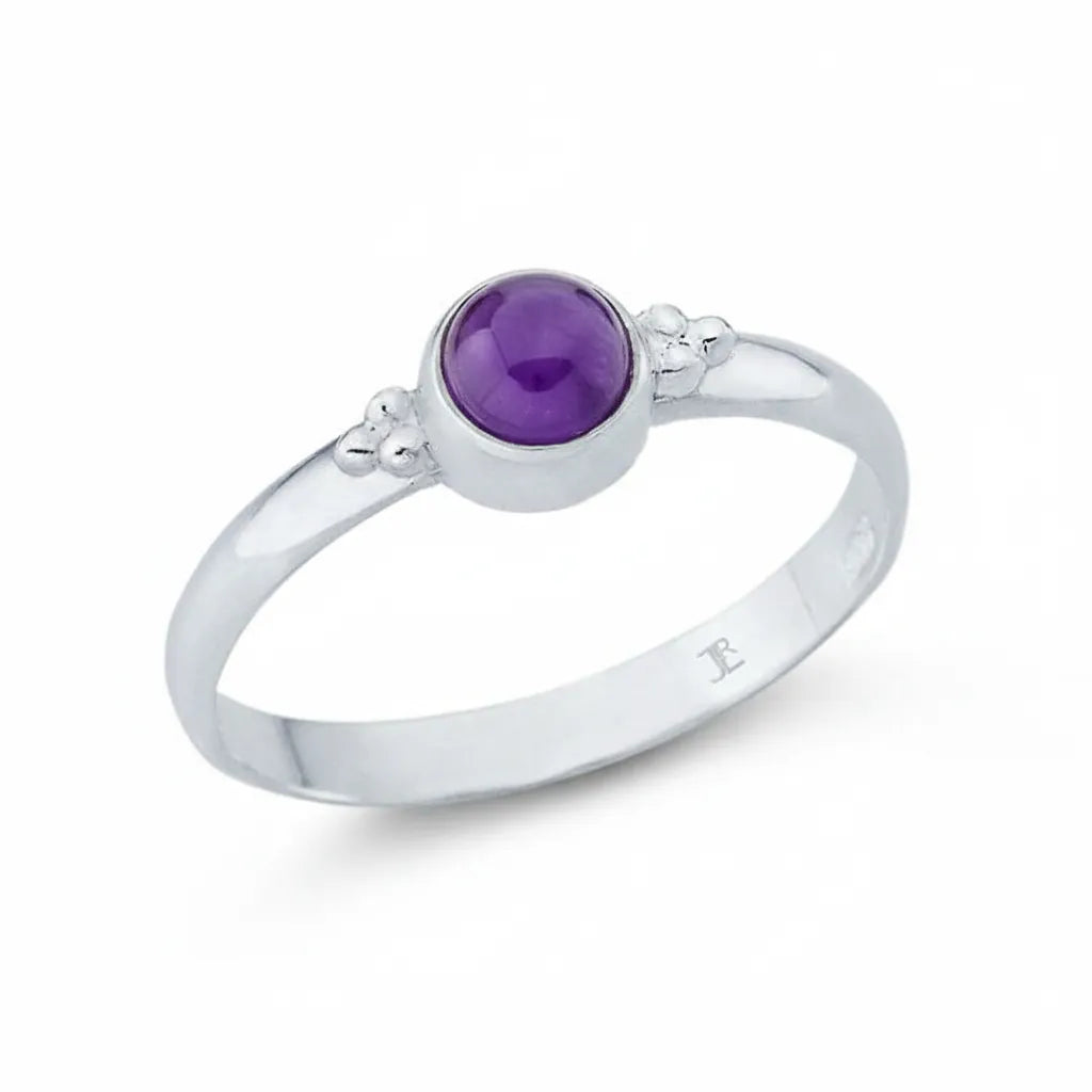 Eleganter Damenring aus 925er Sterlingsilber mit rundem violetten Amethyst Edelstein in Zargenfassung.