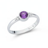 Eleganter Damenring aus 925er Sterlingsilber mit rundem violettem Amethyst Edelstein in Zargenfassung.