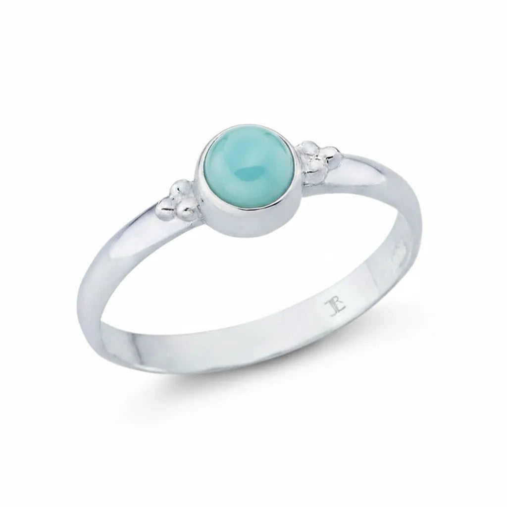 Eleganter Damenring aus 925er Sterlingsilber mit rundem Aqua Calcedon Edelstein in Zargenfassung.