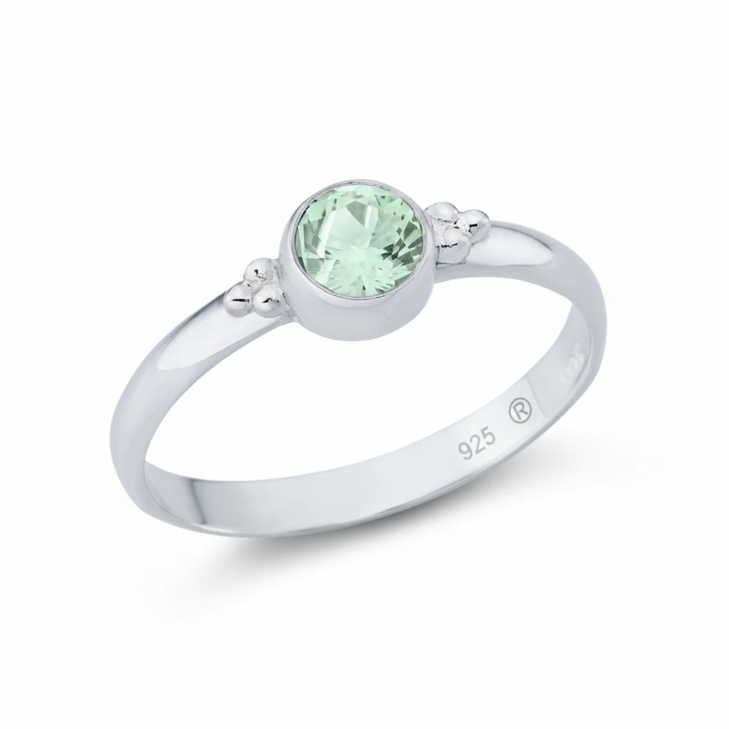 Eleganter Damenring aus 925er Sterlingsilber mit rundem grünen Quarz Edelstein in Zargenfassung.