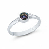 Eleganter Damenring aus 925er Sterlingsilber mit rundem Mystic Topas Edelstein in Zargenfassung.