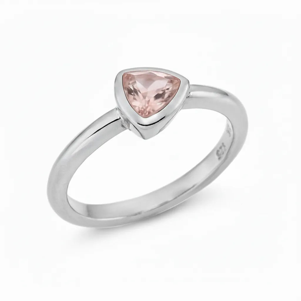 Damenring aus 925er Sterlingsilber mit Rosenquarz in Triangleform