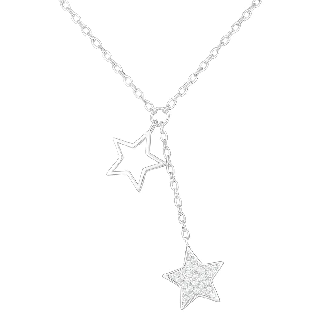 Zarte Damen Silberkette aus 925 Sterling Silber mit zwei Sternanhängern, ein offen gearbeitetes Sternkontur-Design und ein pavébesetzter Zirkonia-Stern an weißem Hintergrund.