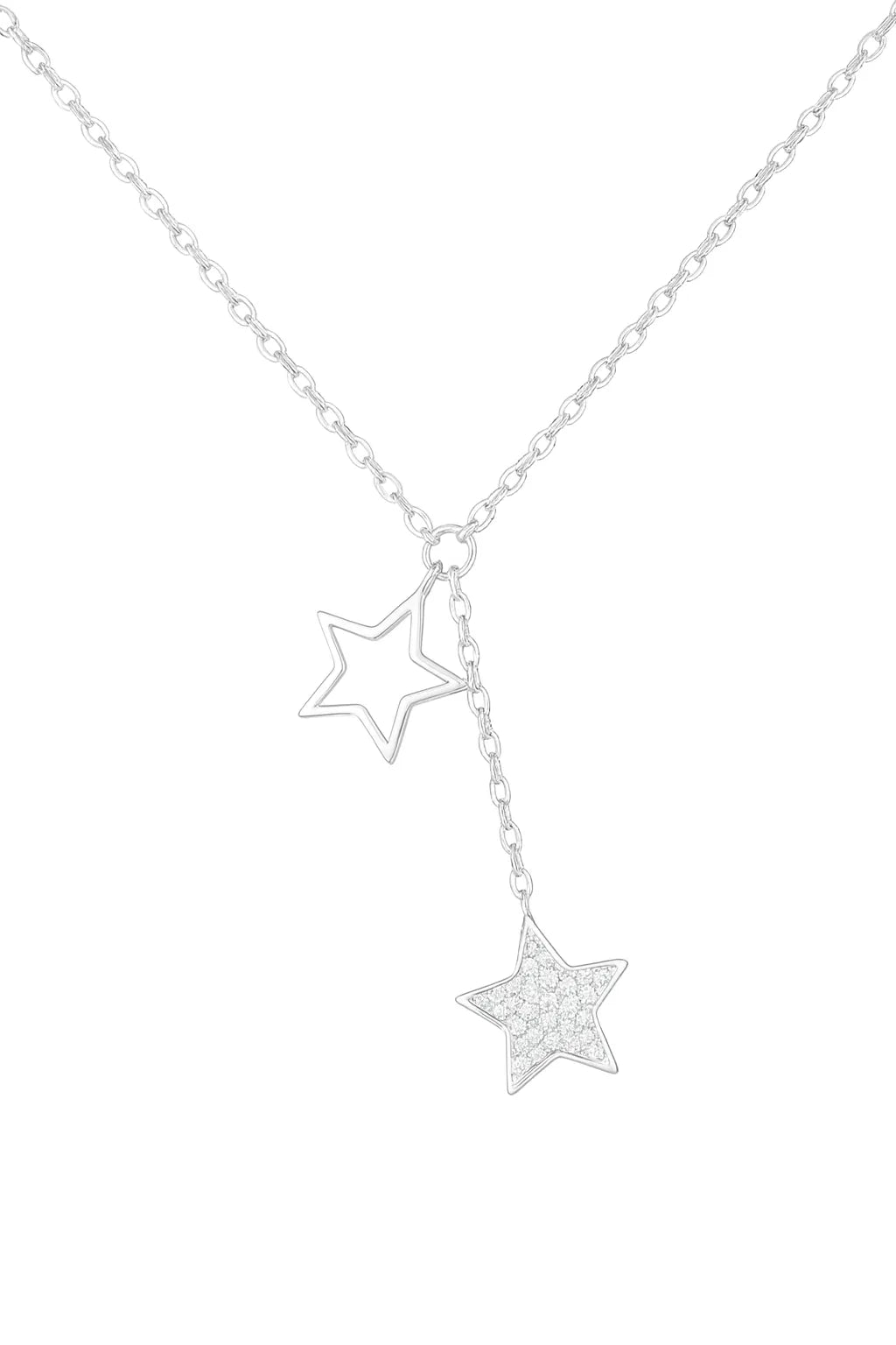 Zarte Damen Silberkette aus 925 Sterling Silber mit zwei Sternanhängern, ein offen gearbeitetes Sternkontur-Design und ein pavébesetzter Zirkonia-Stern an weißem Hintergrund.