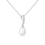 Feine Damen-Halskette aus 925 Sterling Silber mit funkelndem, mit Zirkonia besetztem Anhänger und weißer Tropfen-Süßwasserperle als eleganter Schmuck für jeden Anlass.